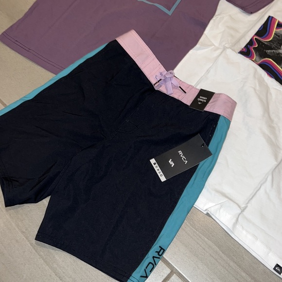 🔥 YOUTH BOYS RVCA BUNDLE BOX DEAL SWIM BUNDLE NWT 🔥 - Picture 5 of 6